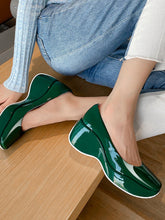 Chaussures Trifle à Talon Compensé et Bout Rond en Cuir Verni